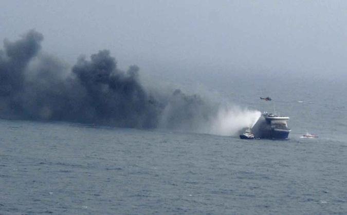 Incêndio atinge o ferry italiano Norman Atlantic no domingo, 28. Embarcação com 478 pessoas a bordo pegou fogo na costa da GréciaREUTERS/Yara Nardi - AFP PHOTO / HO / MARINA MILITARE - Incêndio atinge o ferry italiano Norman Atlantic no domingo, 28. Embarcação com 478 pessoas a bordo pegou fogo na costa da GréciaREUTERS/Yara Nardi - AFP PHOTO / HO / MARINA MILITARE -