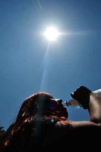 A boa hidratação é a recomendação número um para evitar problemas de saúde no calorão(foto: Leandro Couri/EM/D.A Press ) A boa hidratação é a recomendação número um para evitar problemas de saúde no calorão