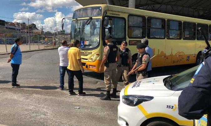 A Polícia Militar (PM) e a Guarda Municipal foram acionados para conter os manifestantes(foto: Divulgação ) A Polícia Militar (PM) e a Guarda Municipal foram acionados para conter os manifestantes(foto: Divulgação )