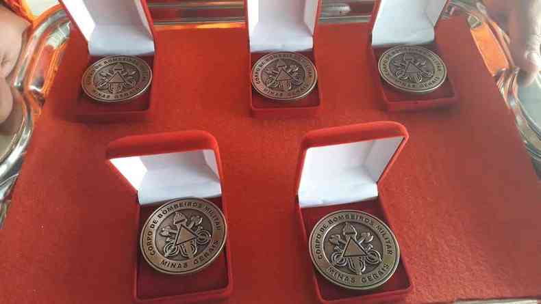 Medalhas foram entregues para corporao(foto: Jair Amaral/EM/D.A PRESS)