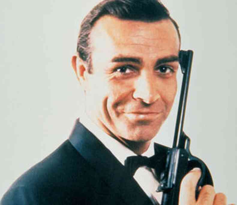 Sean Connery como James Bond, cone dos agentes secretos, no filme Moscou contra 007 (foto: MGM/divulgao)
