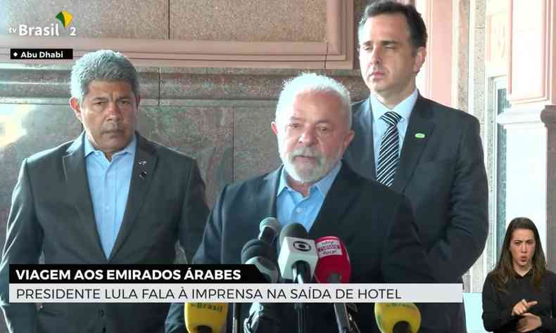 Lula em coletiva de imprensa em abu dhabi