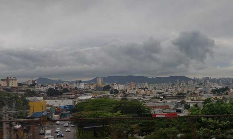 Céu fica com muitas nuvens e há possibilidade de chuva durante toda a terça-feira (7/2) em BH(foto: Edesio Ferreira/EM/D.A Press) previsão do tempo