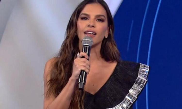 Mariana Rios cantora e apresentadora