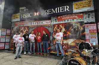 Protesto desta quinta ocorre na agncia do HSBC, na Rua Alagoas, na Savassi (foto: Jair Amaral/EM/D.A/Press)