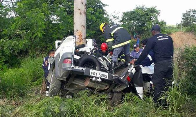 Veículo levava cinco pessoas e seguia em direção a Janaúba(foto: Reprodução da internet/Facebook Norte de Minas MG) Veículo levava cinco pessoas e seguia em direção a Janaúba(foto: Reprodução da internet/Facebook Norte de Minas MG)