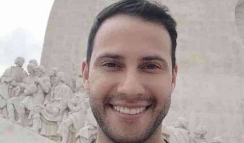 Imagem do ex-militar morto em Portugal; ele  um homem jovem, branco e est sorrindo