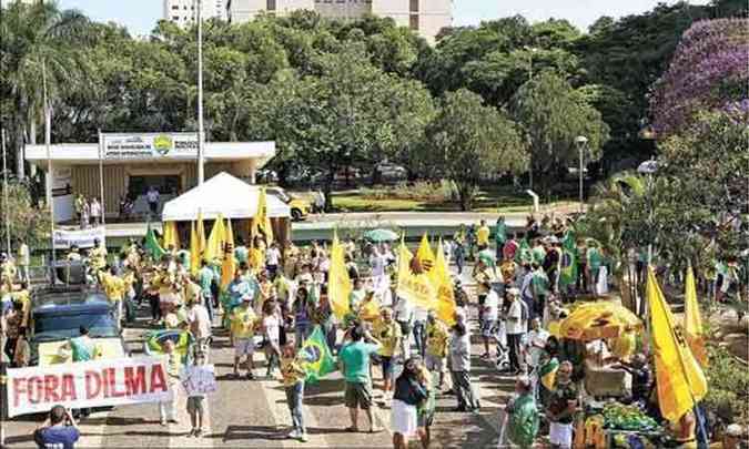 UBERLNDIA - Participantes pretendem viajar para manifestar em frente ao Planalto (foto: Cleiton Borges/Correio de Uberlndia)