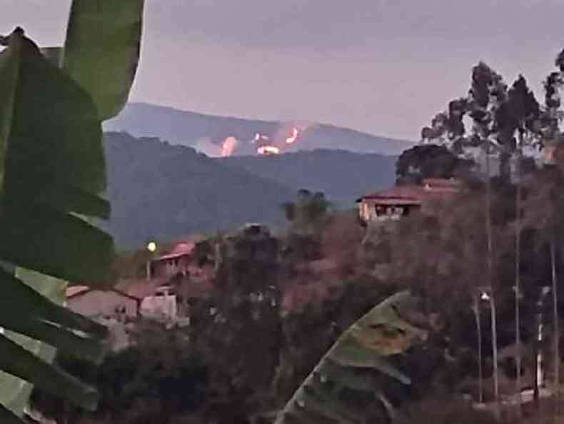 O fogo na Serra Capanema pode ser visto de So Bartolomeu