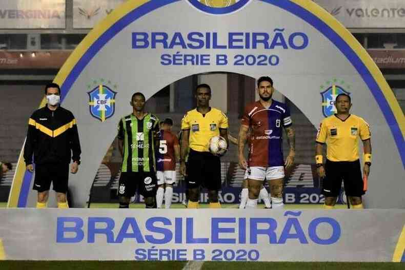 No primeiro turno o Coelho derrotou o Paran por 1 a 0, na Vila Capanema, em Curitiba(foto: Estevo Germano / Amrica)