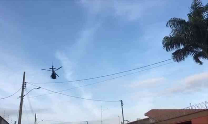 Ao conta com o apoio de uma aeronave e de policiais militares(foto: Paulo Filgueiras/EM/DA Press)