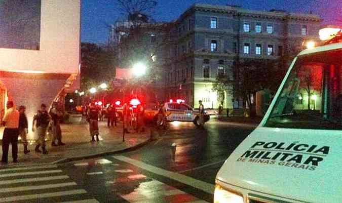 Os militares se espalharam pelos quatro cantos da praa(foto: Valquiria Lopes/EM/D.A.Press)