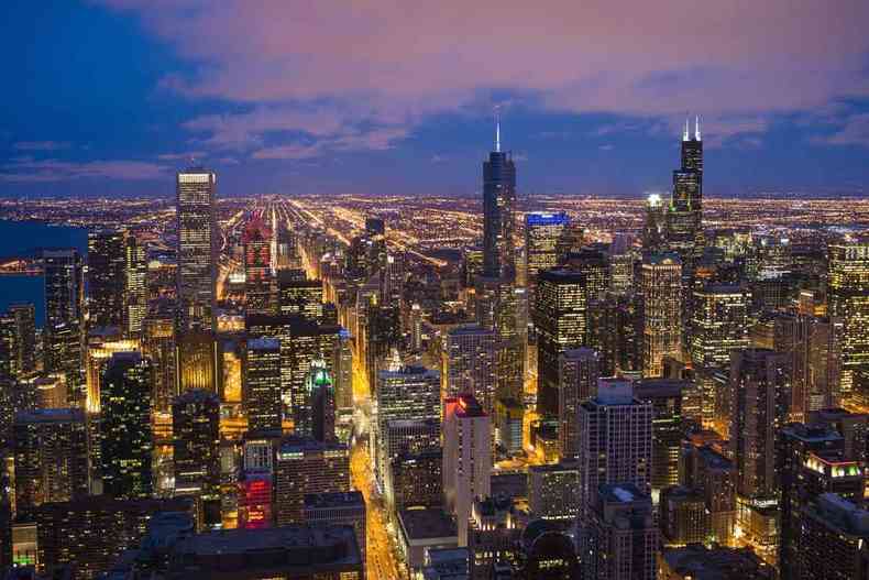 Chicago - EUA. Na foto, a cidade em visão panorâmica noturna