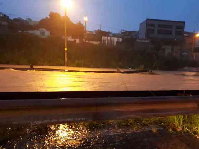 Chuva na Via Expressa Márcio Fagundes/Divulgação