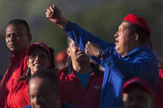 Hugo Chvez comemorou seu aniversrio junto com apoiadores em Caracas (foto: REUTERS/Edwin Montilva )