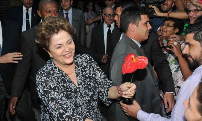 A ex-presidente Dilma Rousseff nesta sexta-feira (6) foi à sede do TRE para transferir seu título eleitoral(foto: Jair Amaral/EM/D.A Press) A ex-presidente Dilma Rousseff nesta sexta-feira (6) foi à sede do TRE para transferir seu título eleitoral(foto: Jair Amaral/EM/D.A Press)