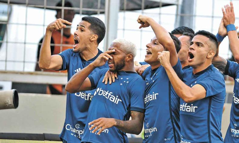 Jogadores do Cruzeiro comemoram vitria em jogo pelo Campeonato Brasileiro da Srie A 