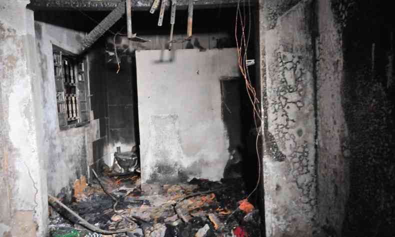 Com exceo da cozinha, toda a casa foi tomada pelo fogo, segundo os bombeiros