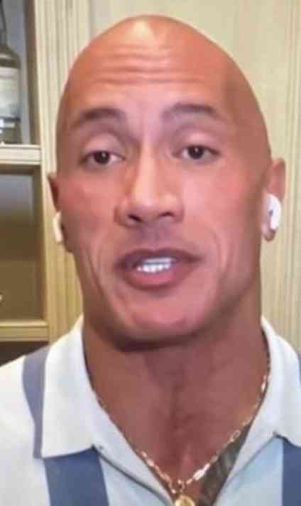 Apaixonado por pré-história, Dwayne Johnson tem crânio de tiranossauro em  casa