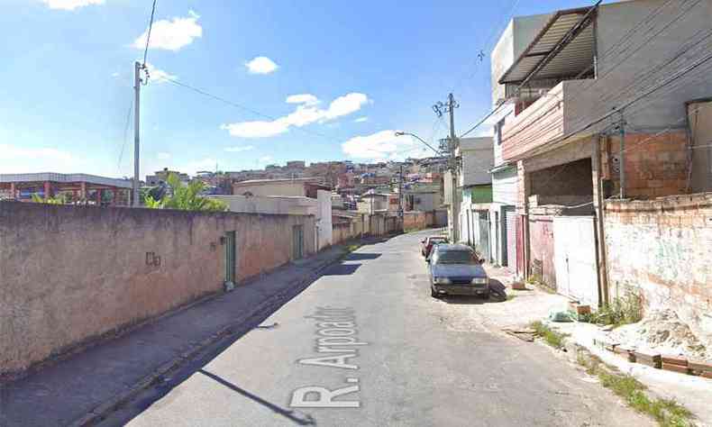 Rua onde o homem foi encontrado morto na noite passada(foto: Reproduo da internet/Google Maps)