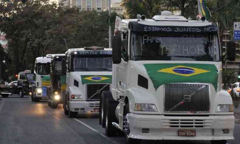 Caminhoneiros, que apoiaram Jair Bolsonaro na eleio de 2018, prometem fazer greve na segunda-feira(foto: Juarez Rodrigues/EM/D.A Press - 28/5/18)