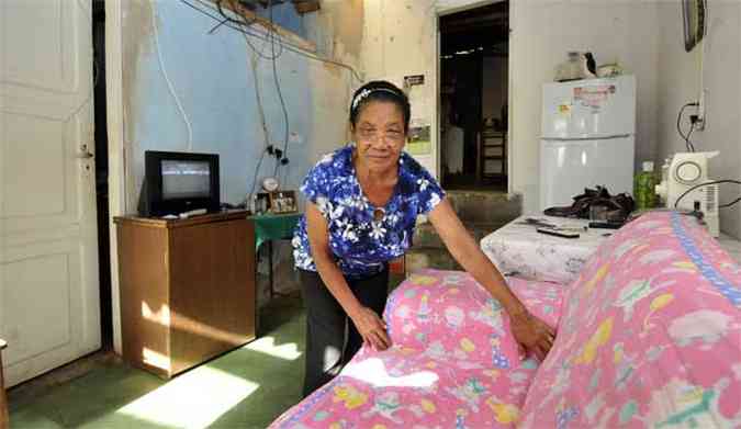 Dona Enerenciana trabalha h 40 anos na mesma casa: 