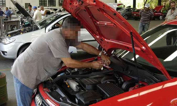 Pátio de vistoria do Detran: pela nova regra, proprietários de veículos terão que pagar R$ 159 para o órgão e igual valor para empresa que fará o serviço (foto: Marcelo Sant'Anna/EM/DA Press - 31/3/10) Pátio de vistoria do Detran: pela nova regra, proprietários de veículos terão que pagar R$ 159 para o órgão e igual valor para empresa que fará o serviço (foto: Marcelo Sant'Anna/EM/DA Press - 31/3/10)
