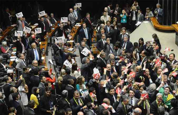 Sesso plenria da Cmara dos Deputados aprovou na quinta-feira a instalao da comisso especial e deu incio ao processo de impeachment(foto: Fbio Rodrigues Pozzebom/Agncia Brasil - 17/3/16)