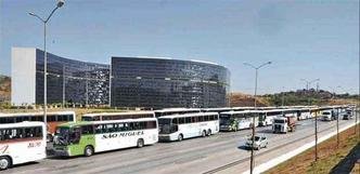Mais de 160 �nibus foram estacionados em frente � Cidade Administrativa, no Bairro Serra Verde, como protesto contra o decreto estadual(foto: Paulo Filgueiras/EM/D.A Press)