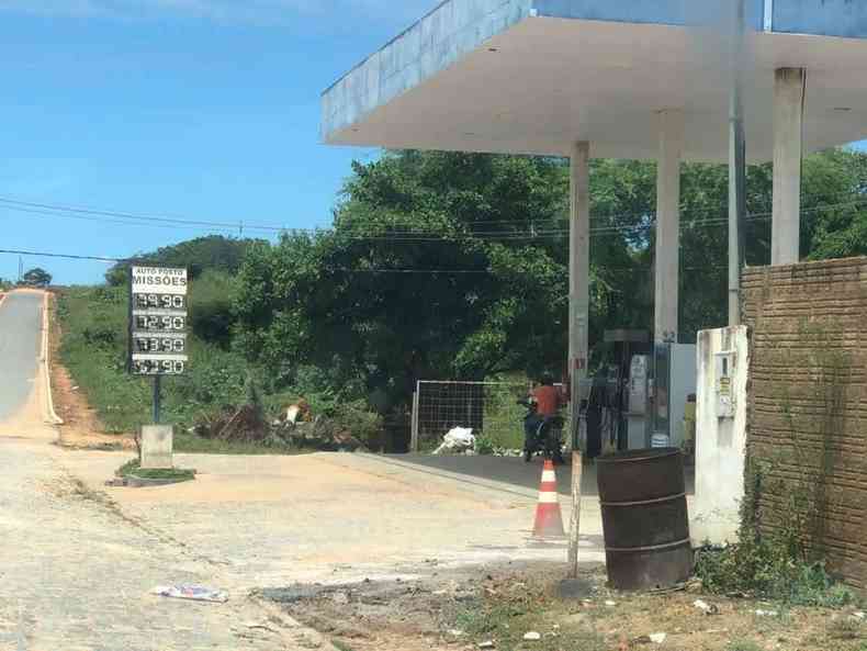 Posto em São João das Missões, uma das localidades mais pobres do estado, no Vale do Jequitinhonha, mostra gasolina a R$ 7,99 o litro 