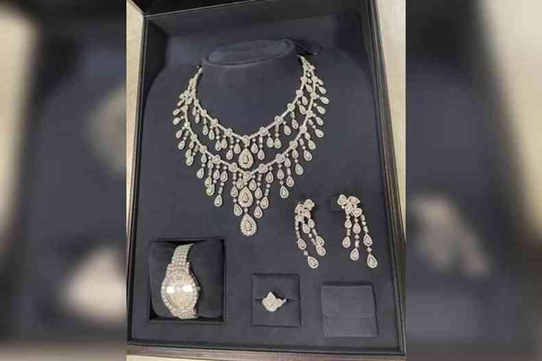 Conjunto de joias presenteadas  ento primeira-dama Michelle Bolsonaro