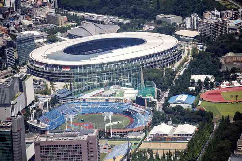 Complexo do Estdio Olmpico de Tquio, onde a pira ser acesa na sexta-feira: at l, agenda esportiva ter provas de remo, tiro, tiro com arco, futebol e hipismo (foto: Behrouz MEHRI/AFP)