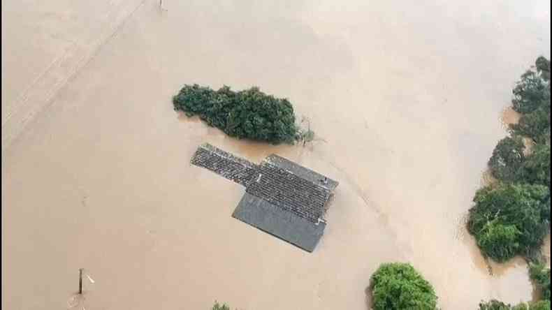 Casa submersa pela enchente no Rio Grande do Sul