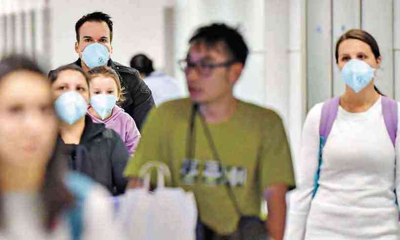 Pessoas entre 40 e 60 anos também podem morrer devido ao novo coronavírus (foto: Nelson Almeira/AFP)