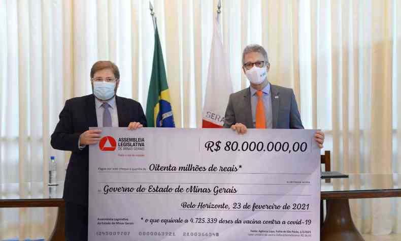 Agostinho Patrus e Romeu Zema: governador comemorou o recebimento de recursos oriundos da Assembleia(foto: Reproduo/TV ALMG)