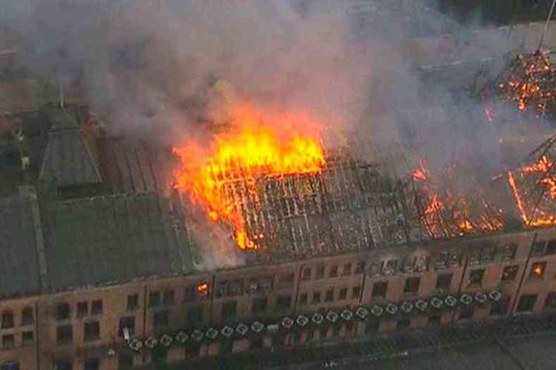 Incndio de grandes propores atingiu Museu da Lngua Portuguesa nessa segunda-feira (21)(foto: Bombeiros do Estado de So Paulo/Divulgao)