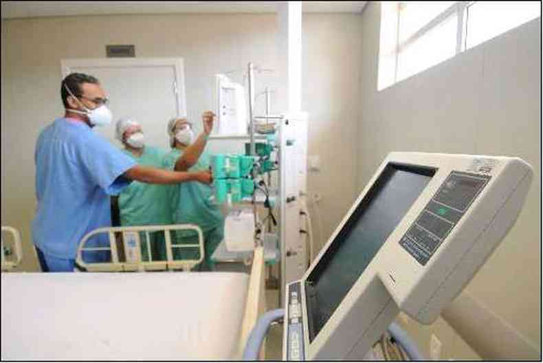 Em julho, governador Romeu Zema (Novo) entregou 12 leitos ao Hospital Eduardo de Menezes, no Barreiro, em BH(foto: Leandro Couri/EM/D.A Press)