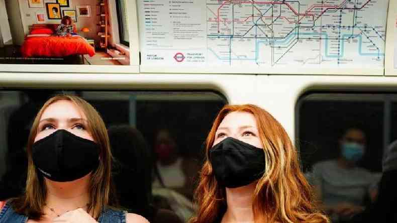 Máscaras hoje são exigidas em transporte público e nas lojas no Reino Unido, mas governo pretende retirar obrigatoriedade(foto: PA Media)