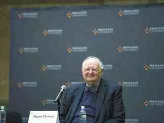 Angus Deaton, ganhador do Prêmio Nobel de Economia em 2015(foto: Jessica Kourkounis/Getty Images/AFP)