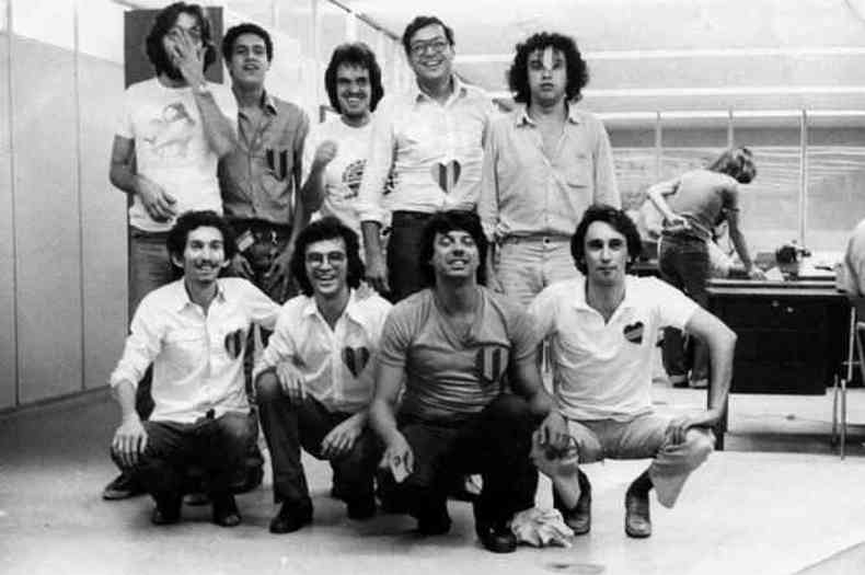 Obiturio do jornalista Ribamar Oliveira. Na foto, com a equipe do Jornal de Braslia, no incio dos anos 1980 (foto: Arquivo pessoal)