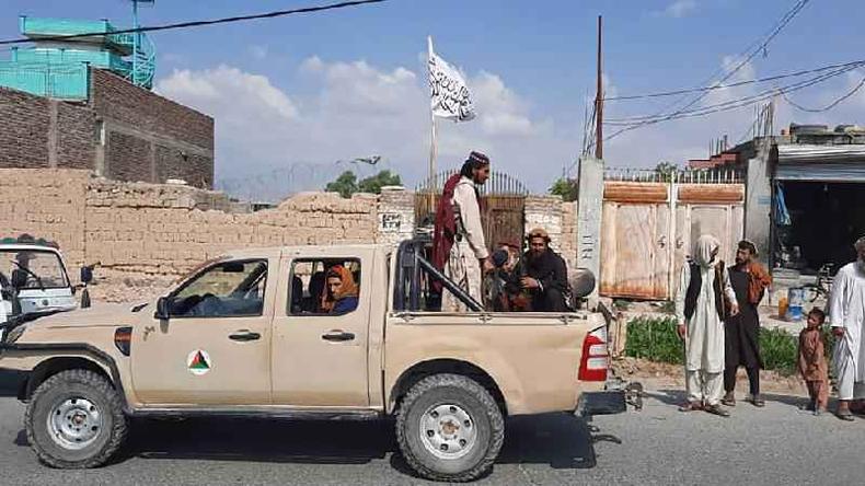 Combatentes do Taleb na provncia de Laghman em 15 de agosto de 2021(foto: Getty Images)