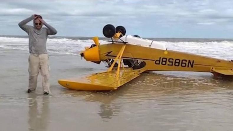 Avio ficou com as rodas pra cima depois de pousar