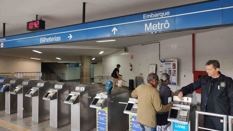 Metrô de Belo Horizonte ficou 30 minutos paralisado(foto: Jair Amaral/E.M./D.A. Press) Metrô de Belo Horizonte ficou 30 minutos paralisado