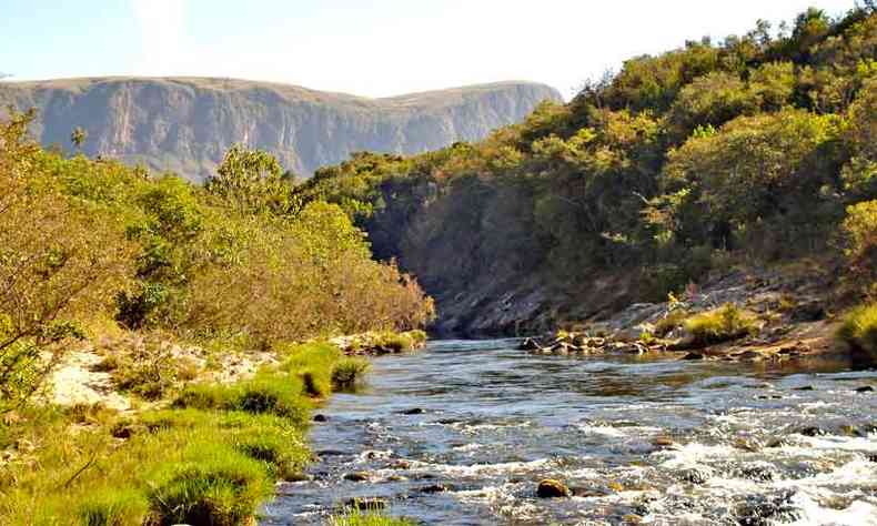 Aps a nascente, o Rio So Francisco passa por vales e quedas d%u2019gua para se tornar o famoso Velho Chico(foto: Mrio Castello/Esp. EM)