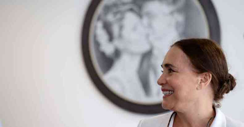 Atriz de TV, Regina est conhecendo a Secretaria antes de decidir se aceita, ou no, convite de Bolsonaro (foto: Carlona Antunes/PR)