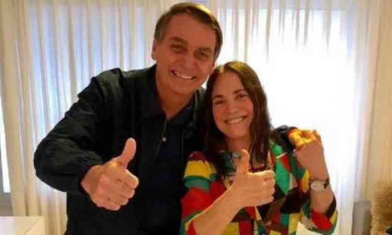 Regina abraa Bolsonaro