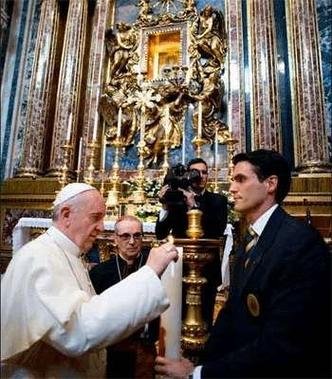 Na Bas�lica de Santa Maria Maggiore, em Roma, o pont�fice pediu prote��o aos participantes do evento no Rio(foto: OSSERVATORE ROMANO/AFP)