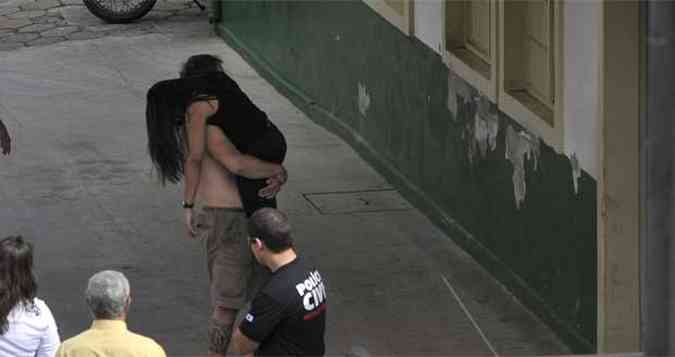 Reconstituio do crime. Toledo mostra como deixou a jovem no hospital (foto: Juarez Rodrigues/EM/D.A Press)