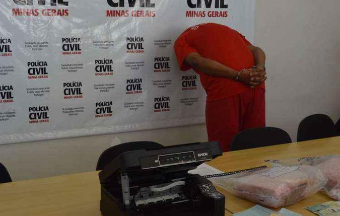 O homem foi preso na última quinta-feira na Região Nordeste de BH(foto: Polícia Civil / Divulgação) O homem foi preso na última quinta-feira na Região Nordeste de BH(foto: Polícia Civil / Divulgação)