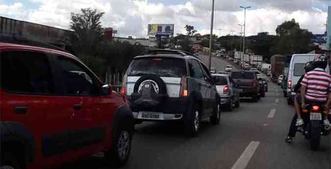 Batida provocou congestionamento na rodovia(foto: Alexandre Carneiro/EM/DA Press)